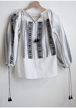 La blouse roumaine traditionnel