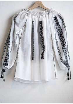 La blouse roumaine traditionnel