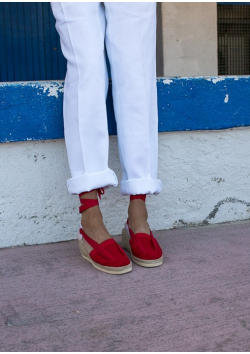 Les espadrilles Catalanes hautes à lacets.