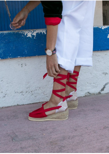 Les espadrilles Catalanes hautes à lacets.