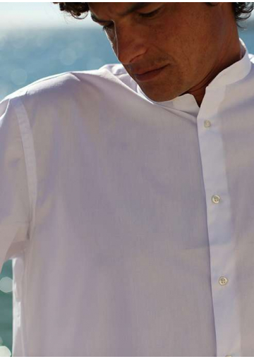La chemise blanche de clergyman