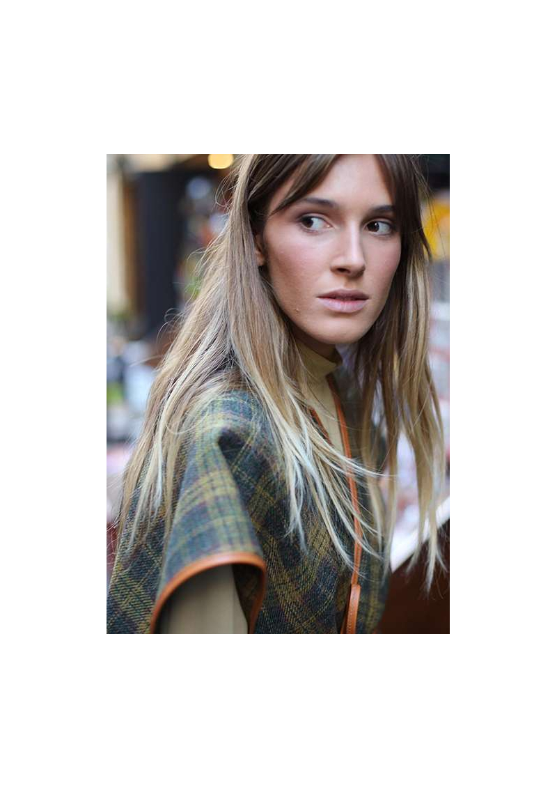 HUNTING PONCHO IN TWEED AND LEATHER HUNTING PONCHO IN TWEED AND LEATHER