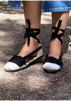 L’espadrille noire et blanche, la miñonera