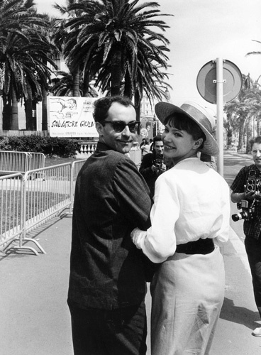 Anna Karina en canotier avec Jean Luc Godard