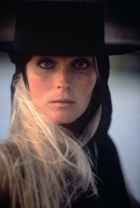 deToujours - Bo Derek en chapeau andalou