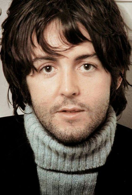 deTOUJOURS - Paul McCartney in roll neck