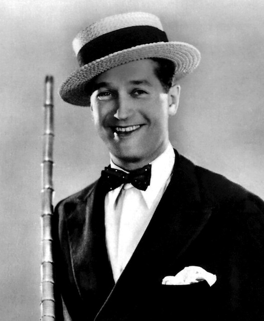 Maurice Chevalier en canotier